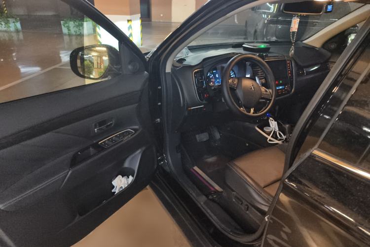 Used Mitsubishi Outlander 2019 2.4L 4x4 Zhi Xiang Edition 5 Seats China VI Standard
