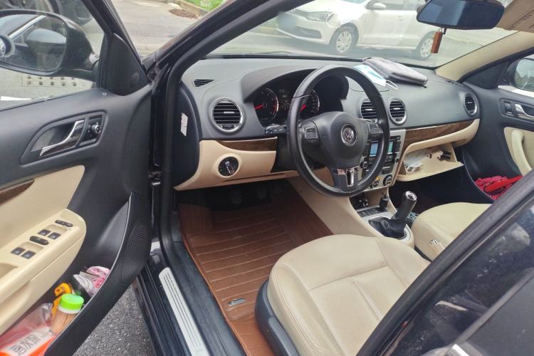 Used Volkswagen Lavida 2011 1.4 TSI Manual Prestige Edition Driver Seat