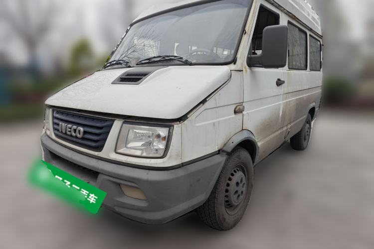 Used Iveco Daily 2017 2.5T A35 Passenger Van 5-7 Seats Model 47Z5