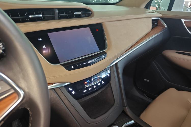 Used Cadillac XT5 2018 28E 4x4 Platinum Edition
