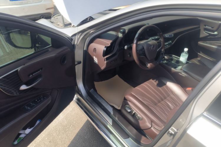 Used Lexus LS 2020 500h Luxury Edition China VI Standard Driver Seat