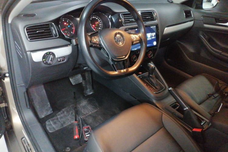 Used Volkswagen Sagitar 2017 230TSI Automatic Comfort Version
