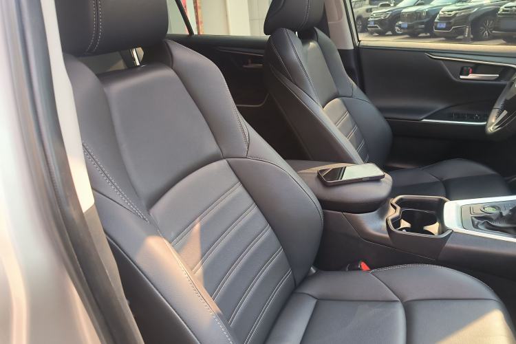 Used Toyota Wildlander 2022 2.0L CVT Two-Wheel Drive Luxury PLUS Edition Right Front Seat