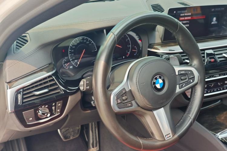 Used BMW 5 Series 2019 Restyled 530Li Luxury Edition M Sport Package Interior 4