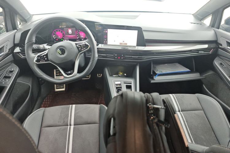 Used Volkswagen Golf 2023 Facelift 280TSI DSG R-Line Lite Center Console