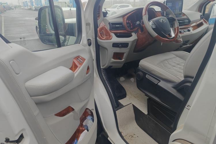 Used SAIC MAXUS V90 RV 2021 2.0T Travel Master V90 Self-Propelled Class B RV Deluxe Edition with a Horizontal Bed Driver Seat