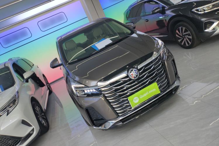 Used Buick GL8 2023 Facelifted Land Cruiser Executive Luxury Version
