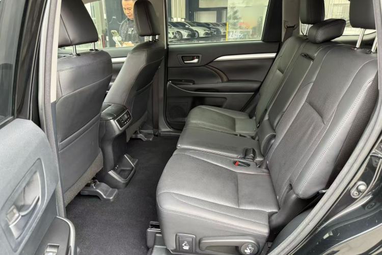 Used Toyota Highlander 2018 2.0T Four-Wheel Drive Luxury Edition 7 Seats China V Emission Standard

