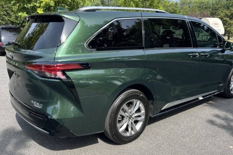 Used Toyota Sienna 2021 2.5L Hybrid Platinum Edition
