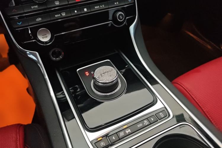 Used Jaguar XE 2017 2.0T 200 PS R-Sport
