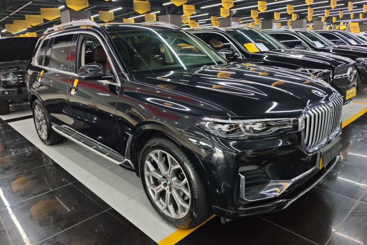 Used BMW X7 2021 xDrive40i Luxury Package with Leading Features
