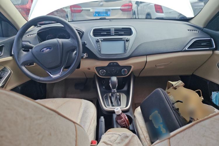 Used Ford Escort 2015 1.5L Automatic Comfort Edition Center Console