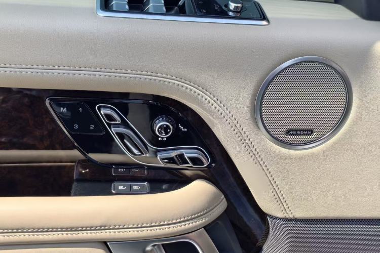 Used Land Rover Range 2022 3.0 L6 400 PS Classic Extended Version
