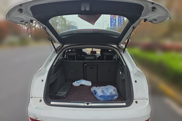 Used Audi Q3 2015 35 TFSI quattro Comfort model Trunk