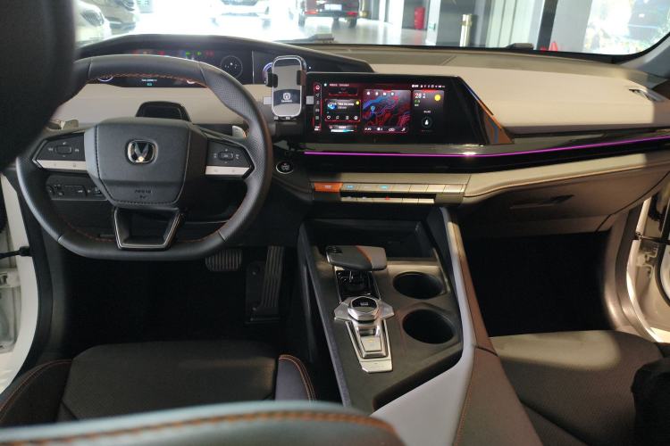 Used CHANGAN UNI-V 2022 1.5T Prestige Version Center Console