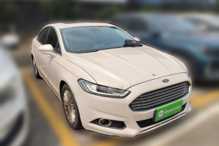 Used Ford Mondeo 2013 2.0L GTDi 200 Luxury Model Front Right 45 Deg