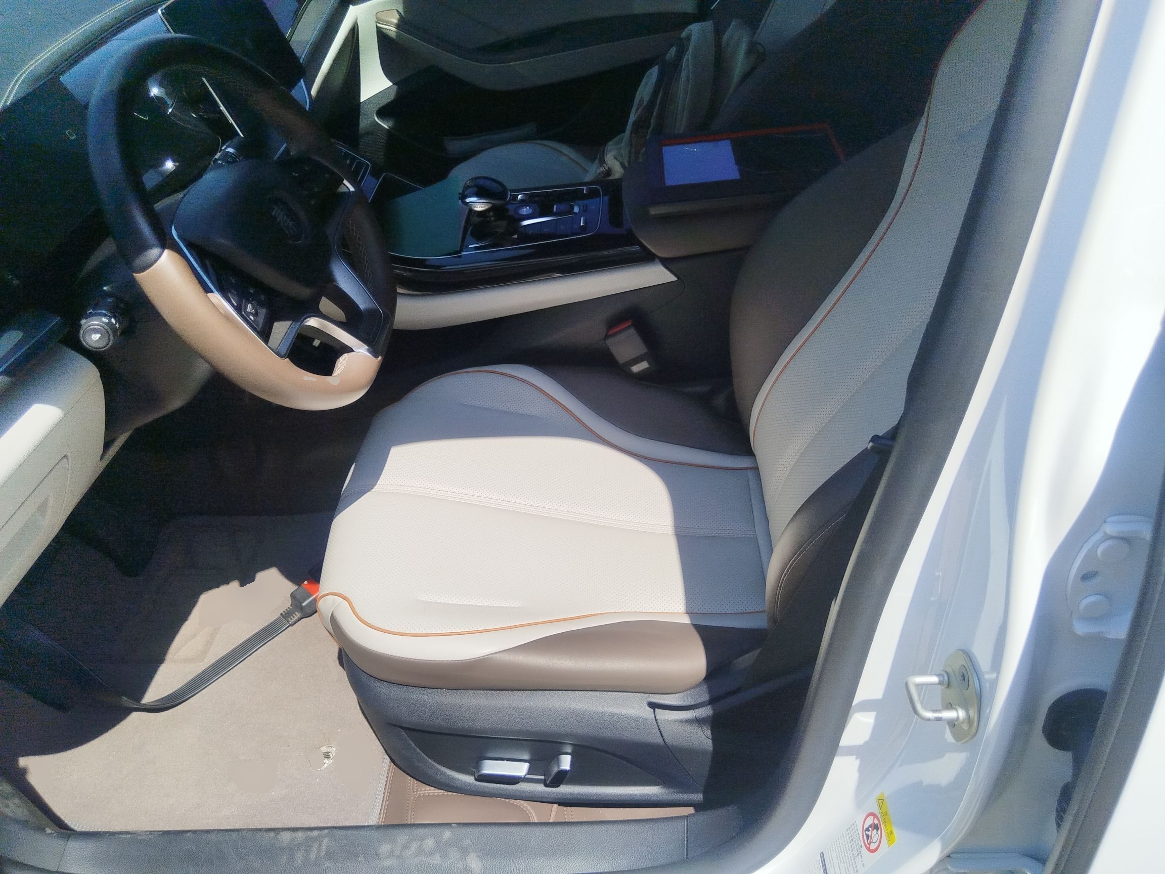 Переднее сиденье в автомобиле