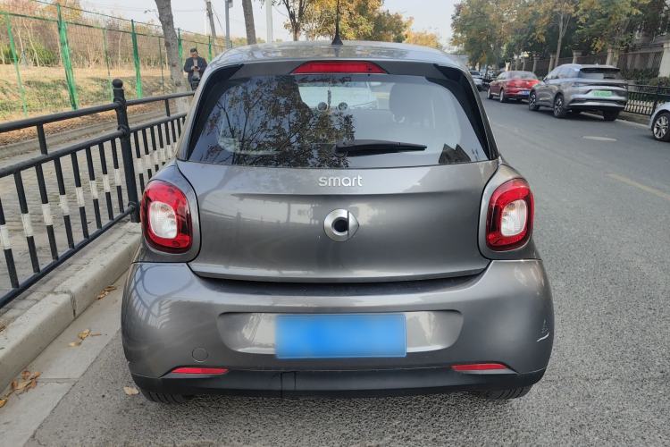 Used smart forfour 2018 1.0L 52 kW Dynamic Edition
