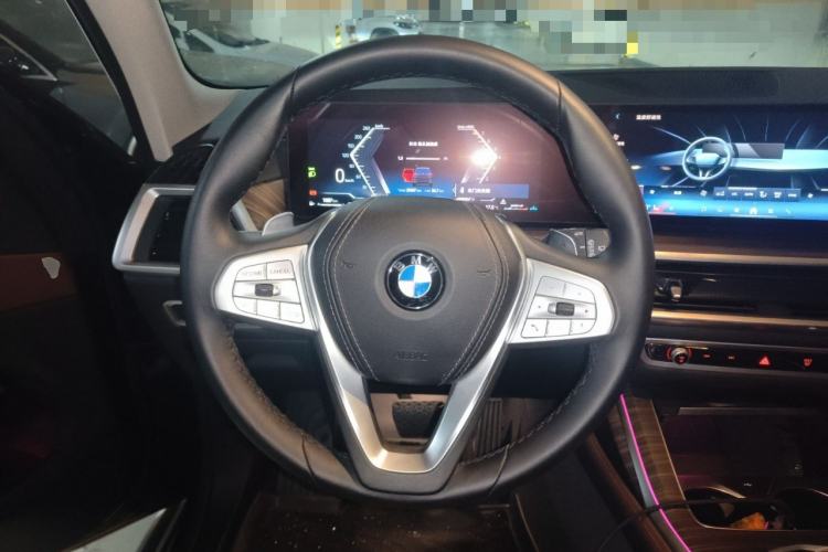 Used BMW X7 2024 xDrive40i Luxury Package – Leading Model Steering Wheel