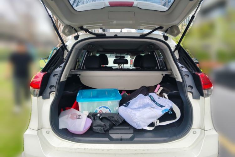 Used Nissan X-Trail 2017 2.5L CVT Leading Edition 4WD Trunk