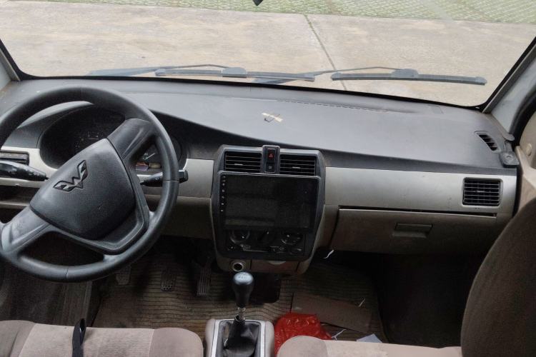 Used Wuling Rongguang 2012 1.5L Extended Basic Version Center Console