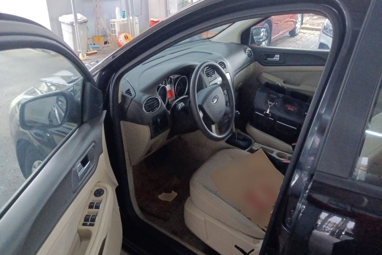 Used Ford Focus 2013 Sedan Classic 1.8L Automatic Base Model Driver Seat