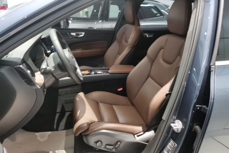 Used Volvo XC60 2023 B5 4x4 Smart Luxury Edition