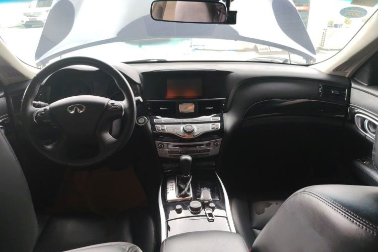 Used Infiniti Q70 2017 Q70L 2.5L Elite Edition Center Console