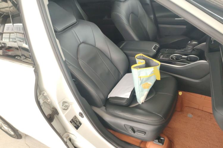 Used Toyota Highlander 2023 2.5L Smart Electric Hybrid Dual-Engine Four-Wheel Drive Prestige Version – 7 Seats Right Front Seat