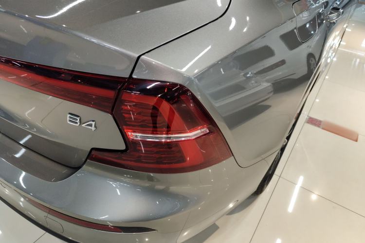 Used Volvo S60 2022 B4 Zhiyi Luxury Edition
