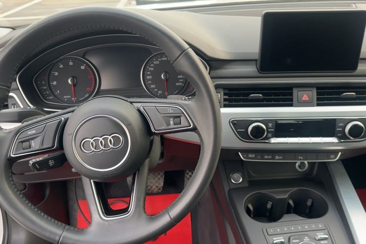 Used Audi A4L 2018 30th Anniversary Edition 40 TFSI Fashion Model
