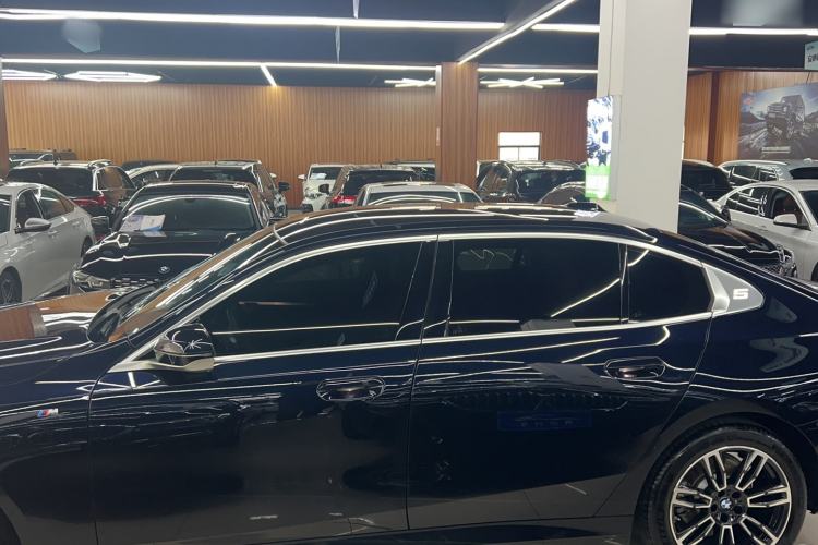 Used BMW 5 Series 2025 525Li M Sport Package Exterior 5