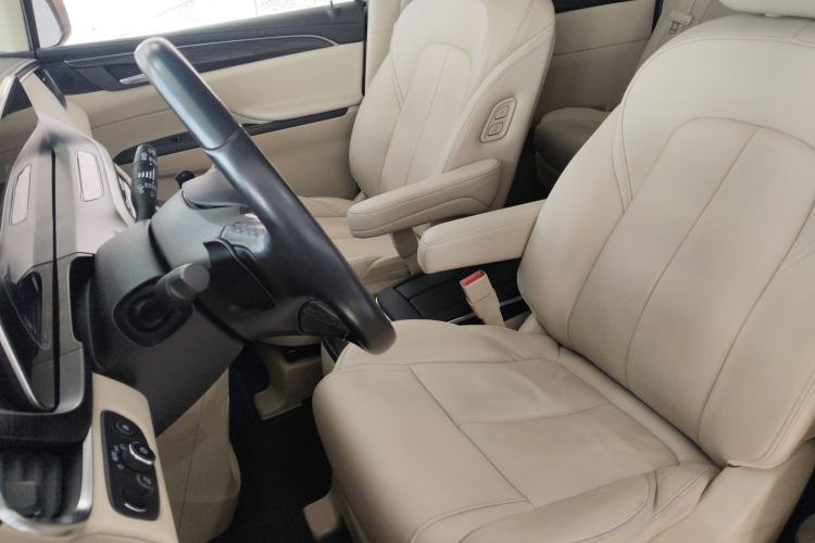 Used Buick GL8 2022 ES Landtrek 653T Luxury Edition
