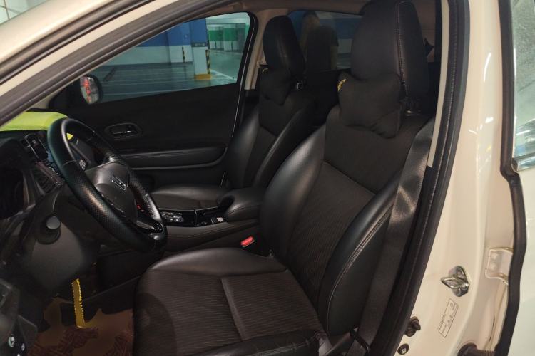 Used Honda Vezel 2022 1.5L CVT Phantom Night Pioneer Edition Left Front Seat