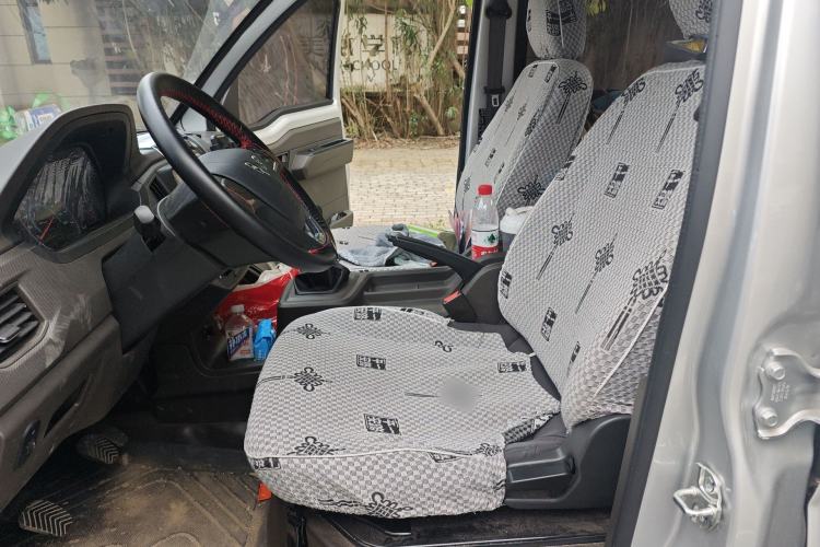 Used Wuling Rongguang New Truck 2024 2.0L Double-Cab Extra-Long Version with Dual Rear Wheels – Base Model Left Front Seat