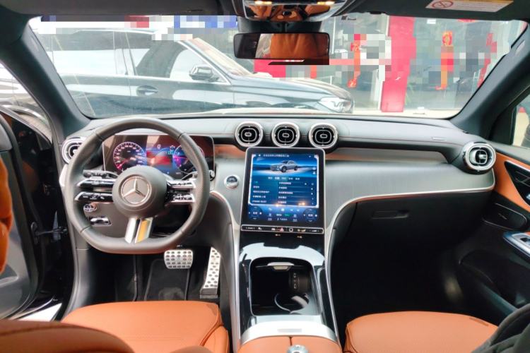 Used Mercedes-Benz GLC 2023 Facelift GLC 260 L 4MATIC Luxury Version 5 Seats Center Console