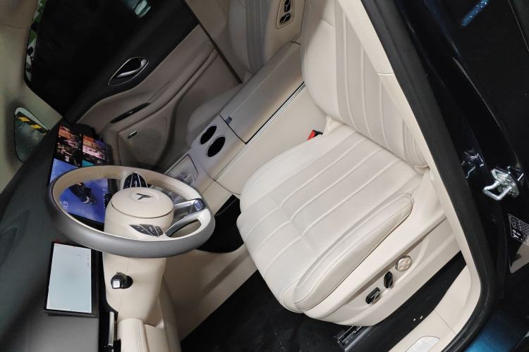 Used VOYAH Dream 2025 PHEV Four-Wheel Drive Excellence Kunpeng Edition
