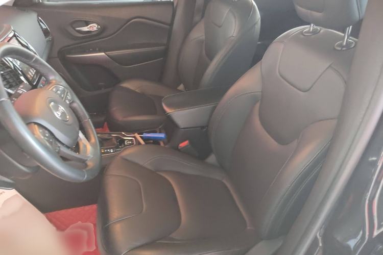 Used Jeep Cherokee 2019 2.0T Four-Wheel Drive Exploration Edition + Autonomous Driving Smart Package China V