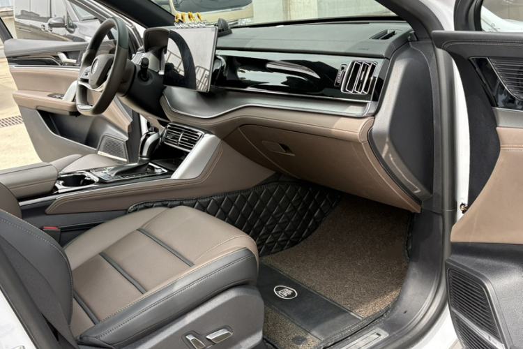 Used BYD Tang 2021 2.0T Automatic Flagship Edition Interior 5