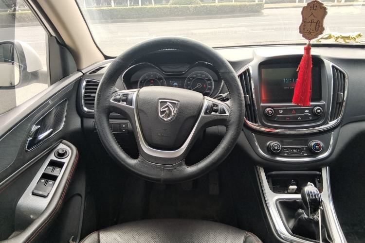 Used Baojun 560 2015 1.8L manual luxury version
