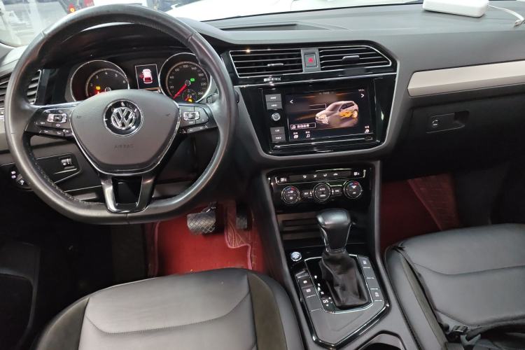 Used Volkswagen Tiguan L 2019 330TSI Automatic Two-Wheel Drive Panoramic Comfort Edition China VI Standard Center Console