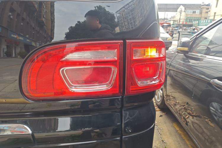 Used FORTHING Lingzhi 2023 M5L 1.6L Base Model 7 Seats