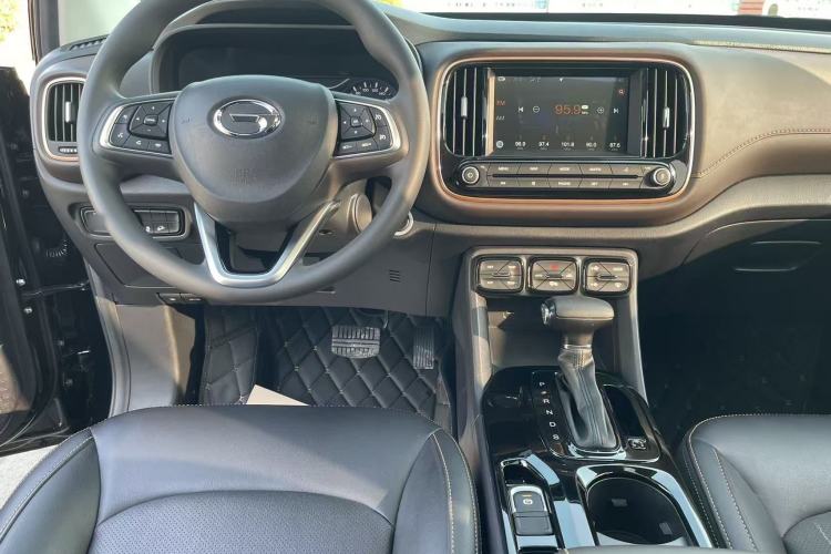 Used GAC Trumpchi GS3 2017 200T Automatic Luxury Edition Interior 2