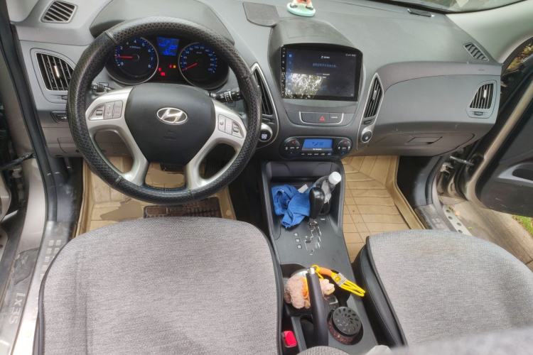 Used Hyundai ix35 2013 2.0L Automatic Two-Wheel Drive Smart GLS China IV Standard Center Console