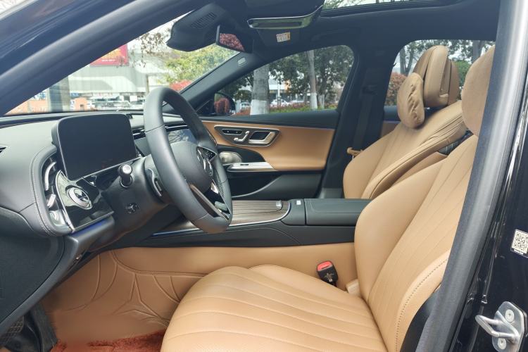 Used Mercedes-Benz E-Class 2025 E 300 L Luxury Model Interior 1