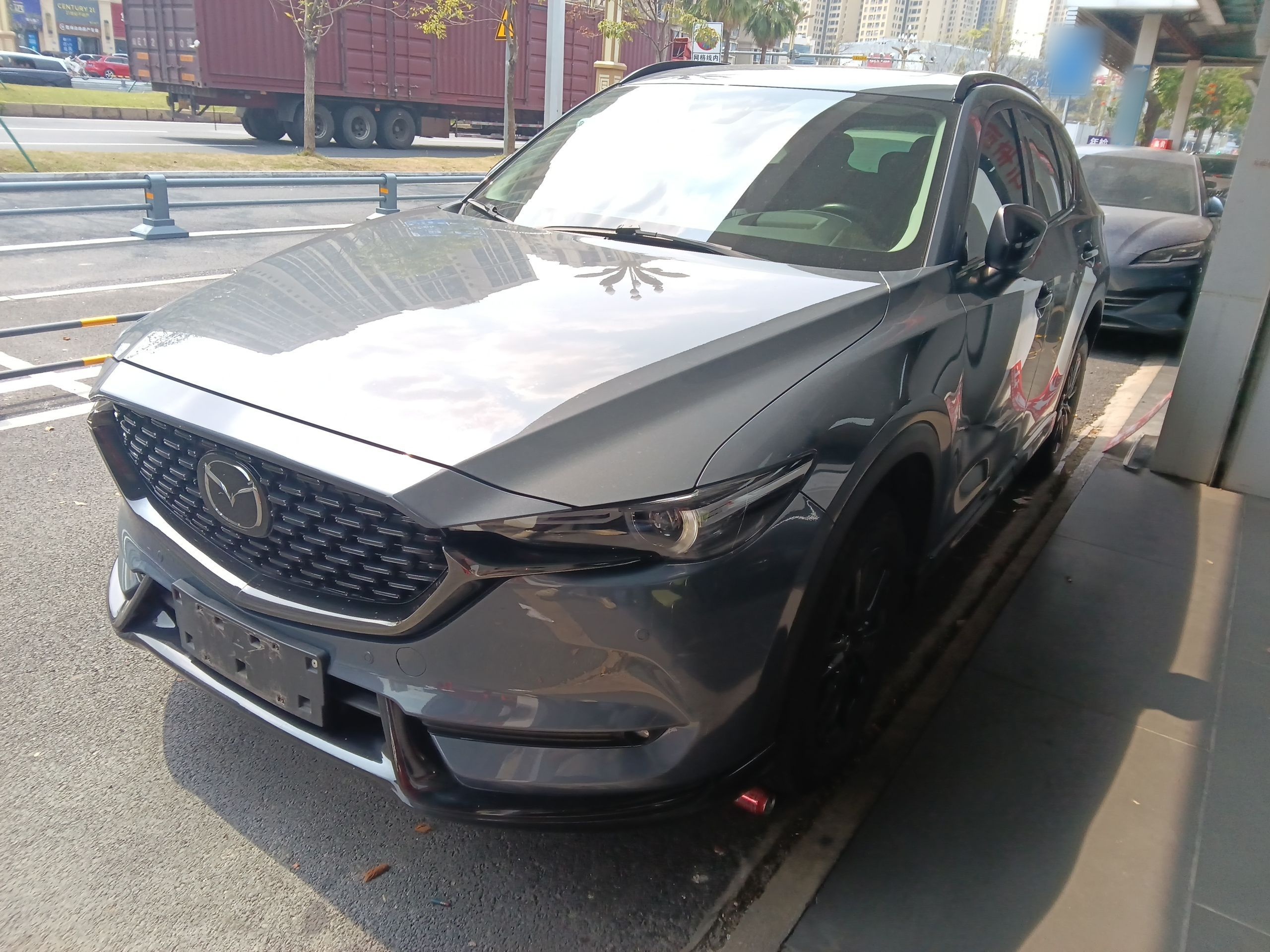 Под передней частью автомобиля