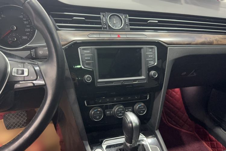 Used Volkswagen Magotan 2017 330TSI DSG Luxury Model Audio And AC Panel