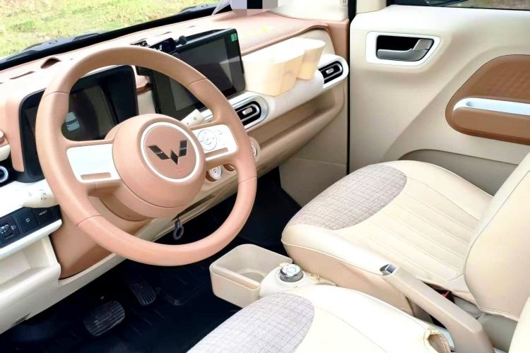 Used Wuling Hongguang MINIEV 2024 3rd Generation 215km Advanced Version Interior 3