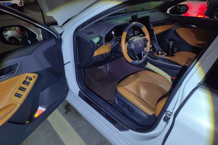 Used Toyota Avalon 2019 Dual-Engine 2.5L XLE Prestige Version China VI Standard
