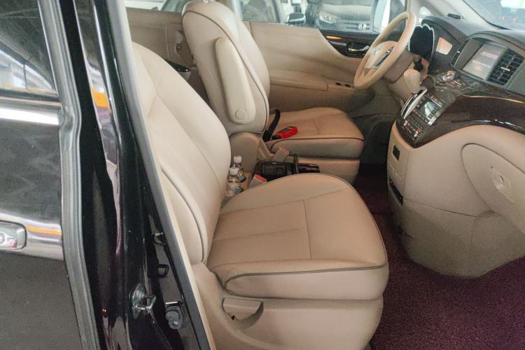 Used Nissan Quest 2015 3.5L SL Right Front Seat